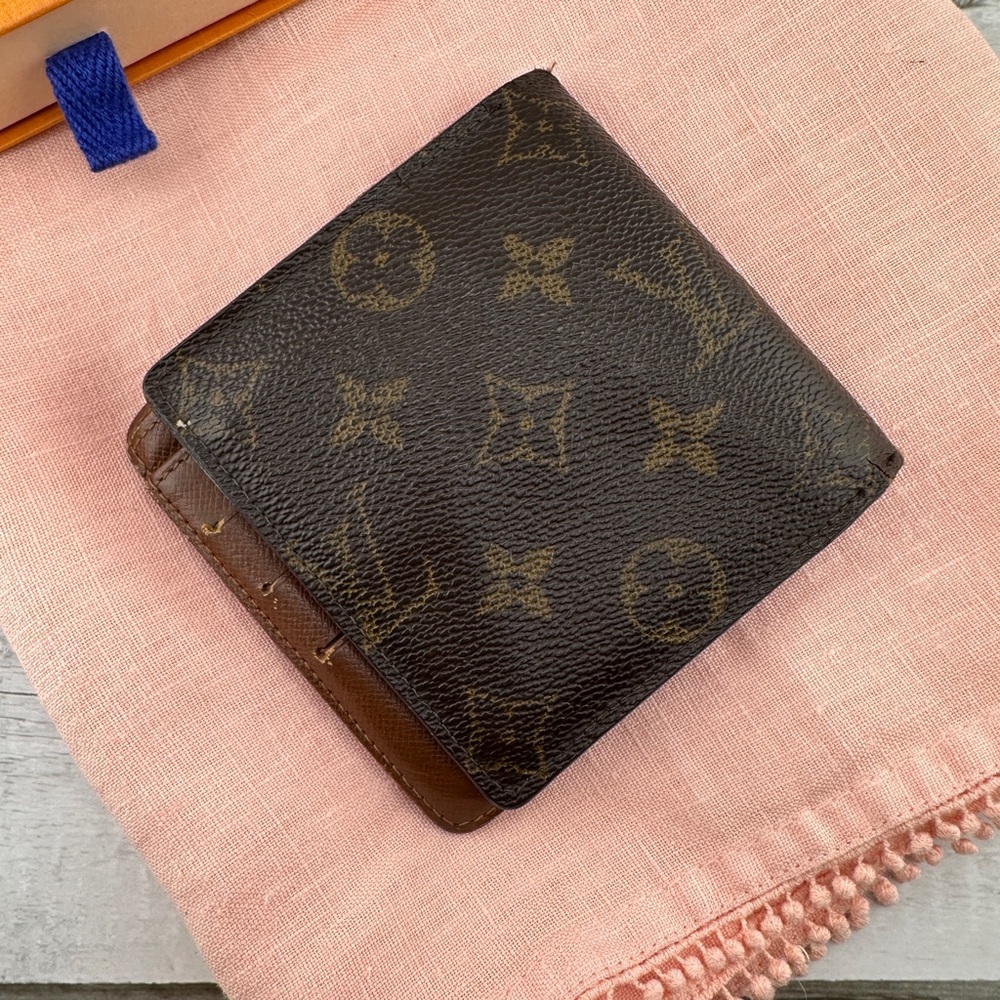 AUTHENTIC Louis Vuitton wallet or credit card holder. Canvas monogram. - Picture 9 of 14